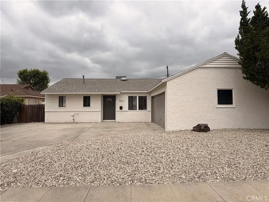 7943 Newcastle, Reseda