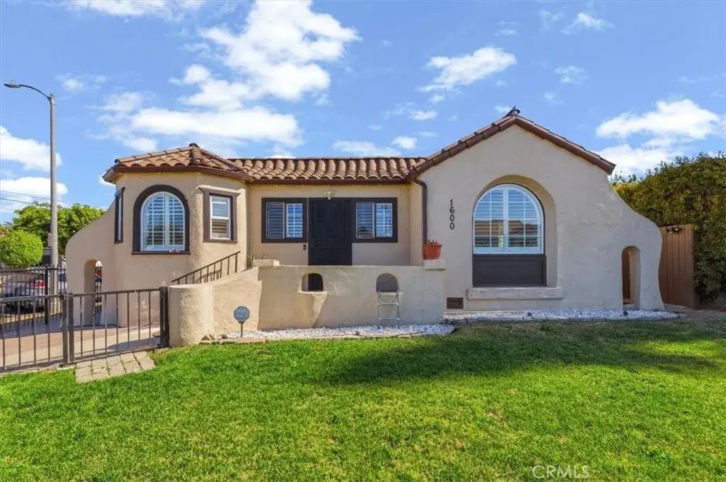 1600 W 80th Street, Los Angeles