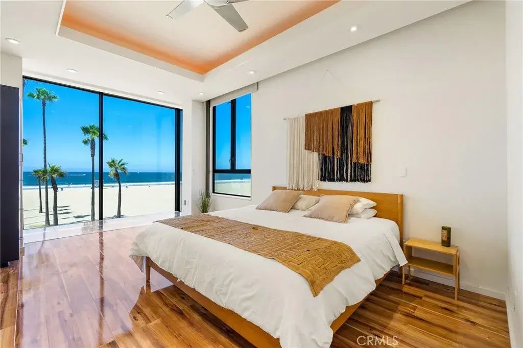 3009 Ocean Front Walk, Venice