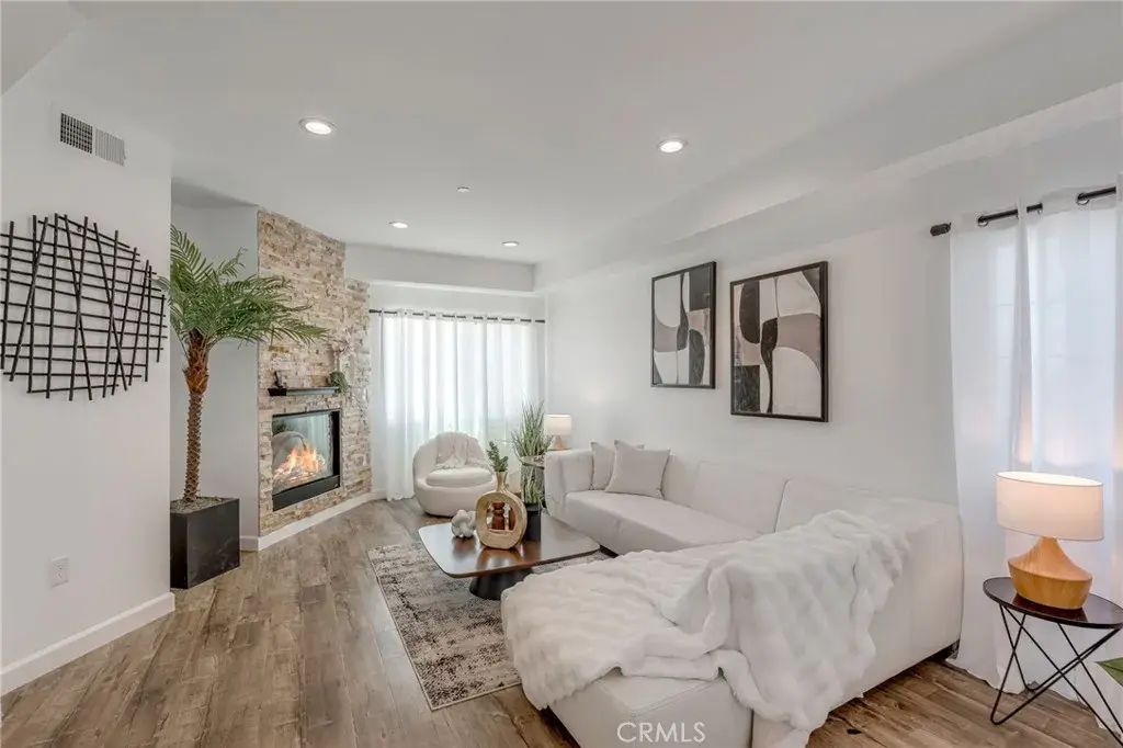 9330 Sunland 1, Sun Valley