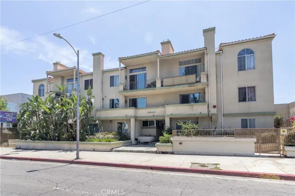 16940 Chatsworth Street 106, Granada Hills