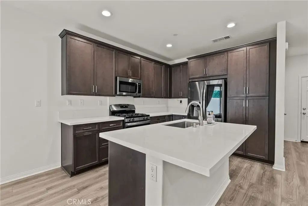 14610 Isla Vista, Panorama City