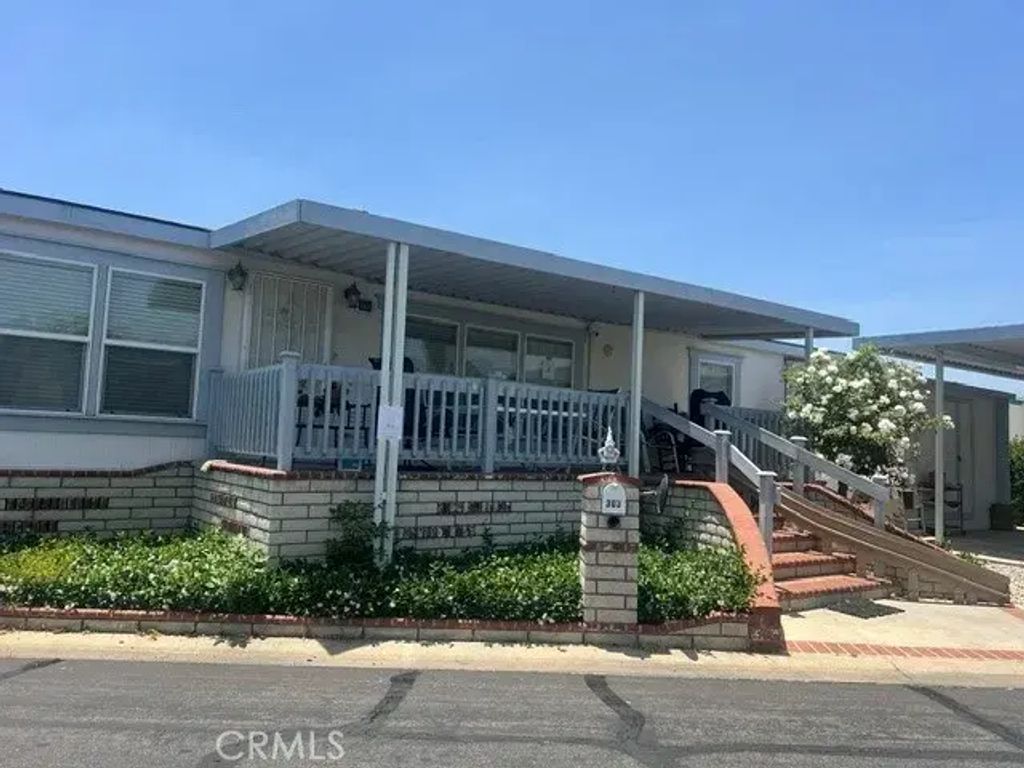8811 Canoga 303, Canoga Park