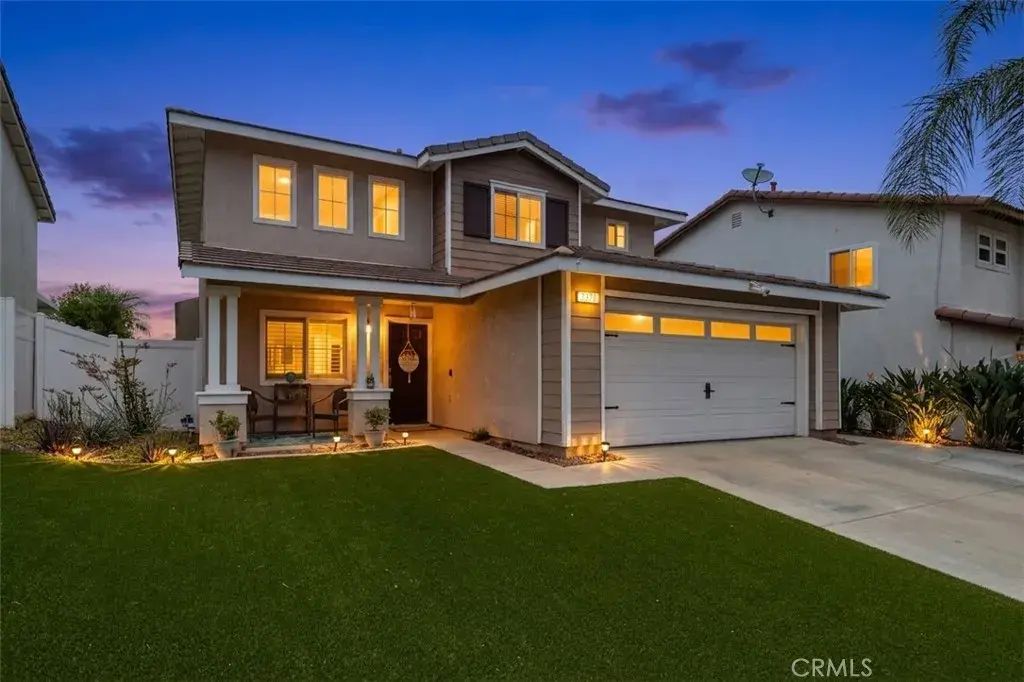 3370 Freeport, Corona