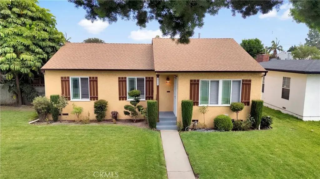 9714 Paramount, Downey
