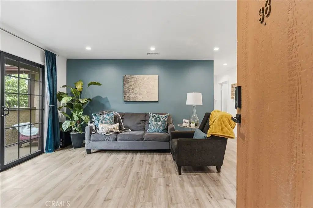 10221 Oklahoma Avenue 38, Chatsworth