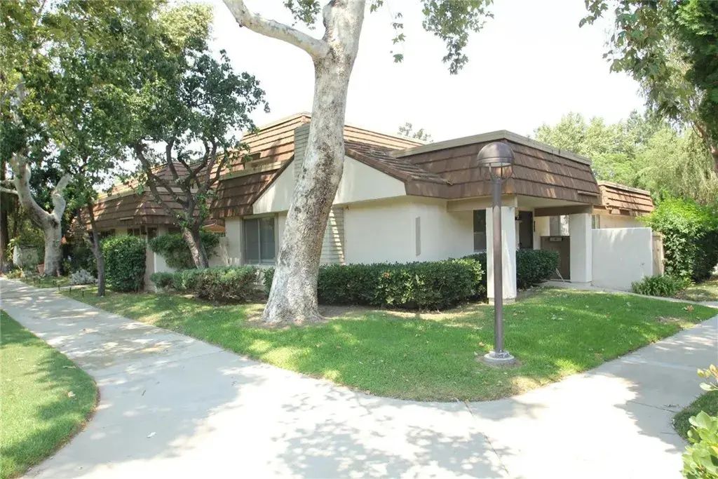 22153 James Alan Circle, Chatsworth