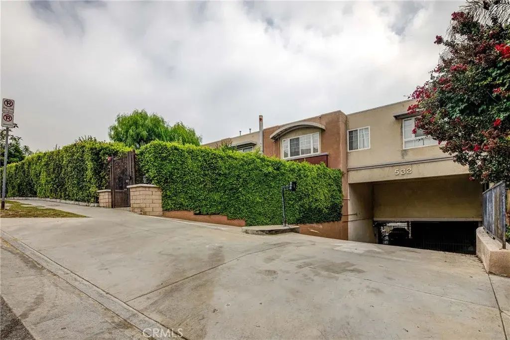 532 N Mariposa Avenue 104, Los Angeles