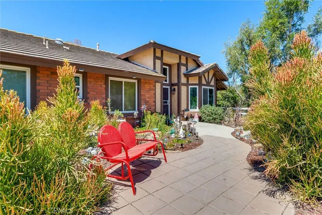 18563 Chickory, Riverside