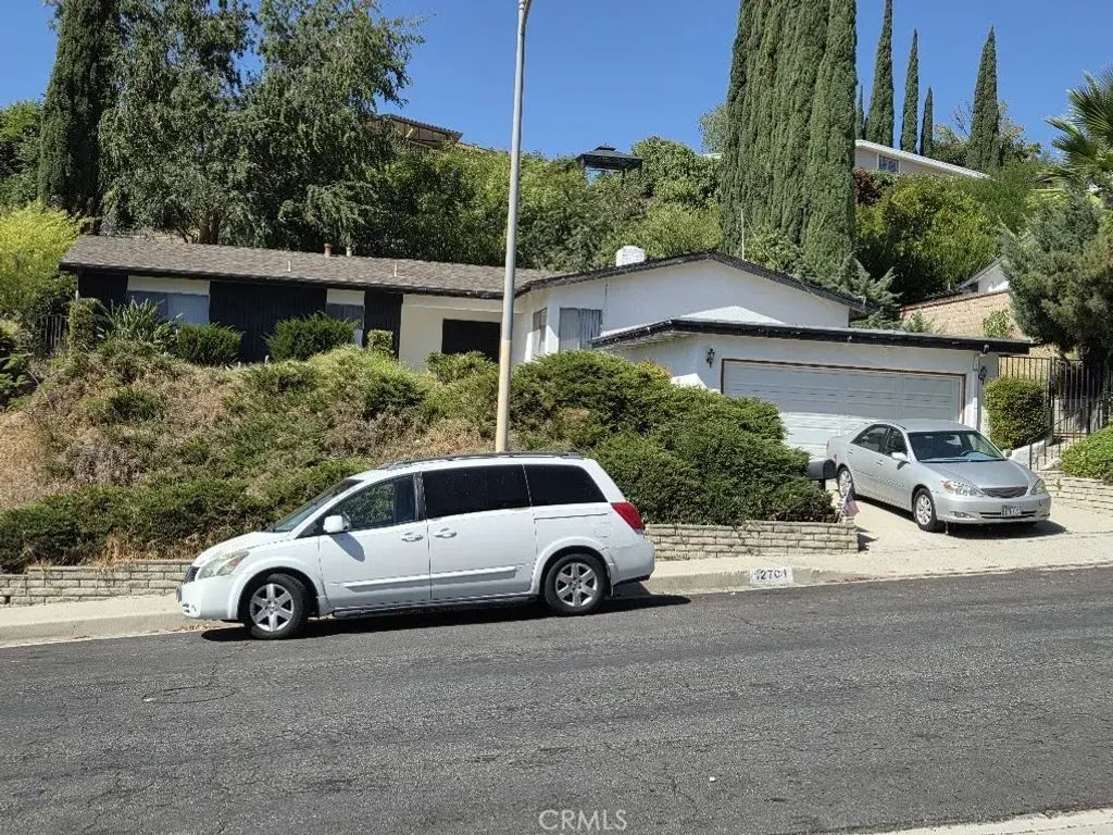 12701 Jimeno, Granada Hills
