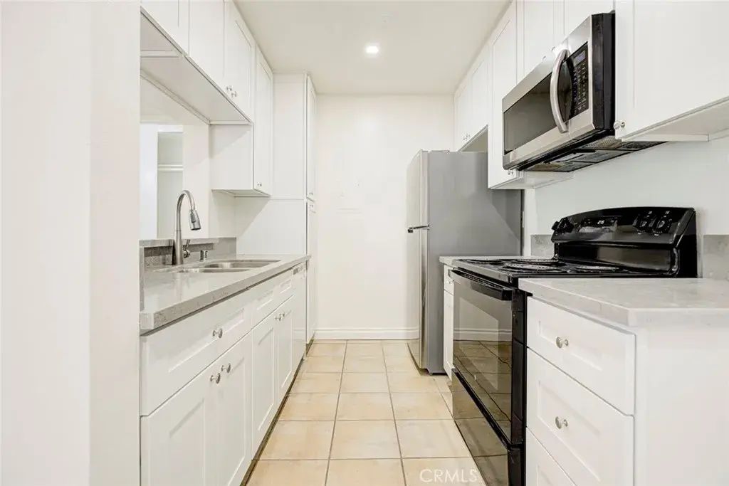5460 White Oak Ave K301, Encino