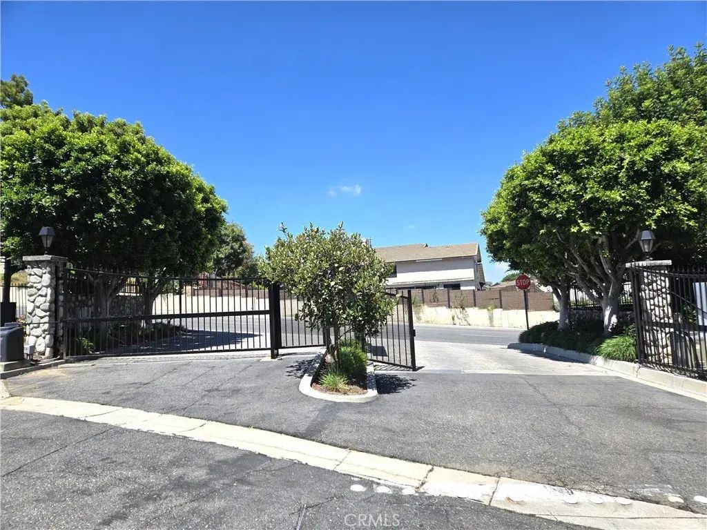 1319 S Country, La Habra
