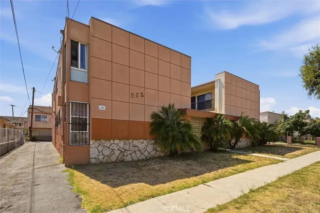 925 Larch, Inglewood