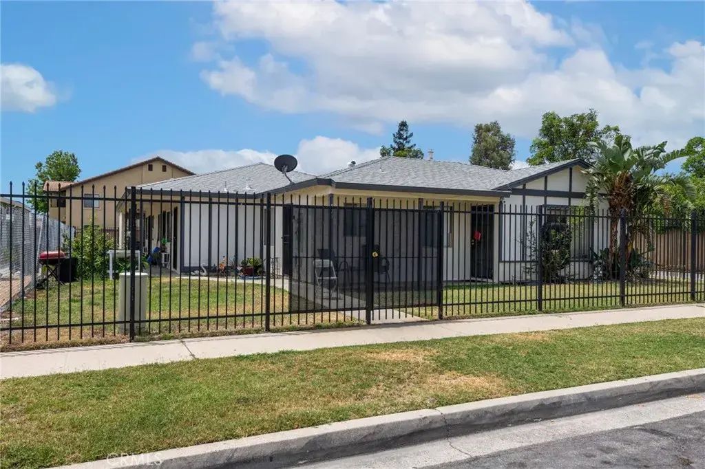 595 W Shamrock Street, Rialto
