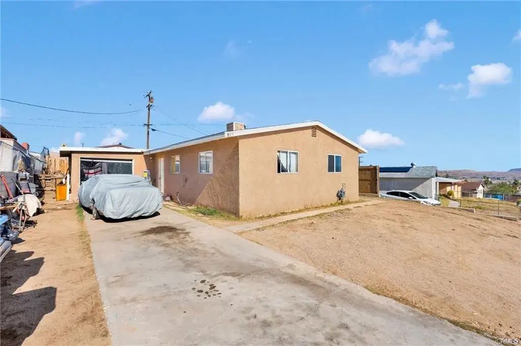 905 E Elizabeth, Barstow