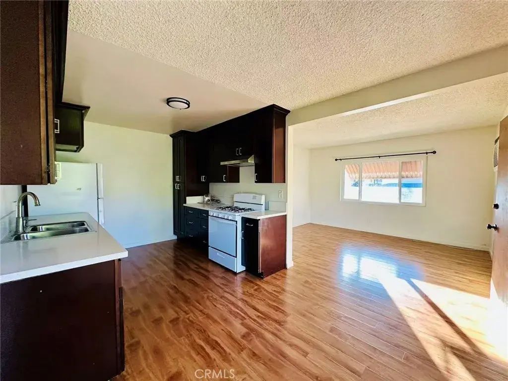 933 N Alameda Avenue 6, Azusa