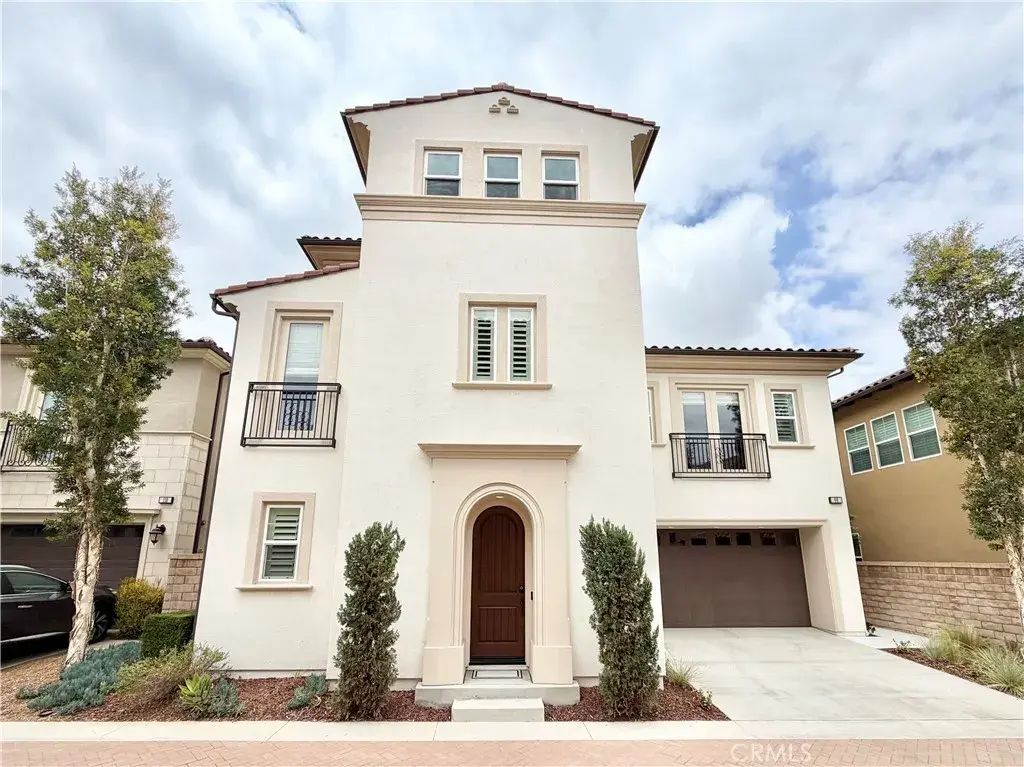 98 Pinnacle Dr, Lake Forest