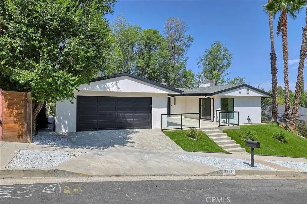 5843 Nevada, Woodland Hills