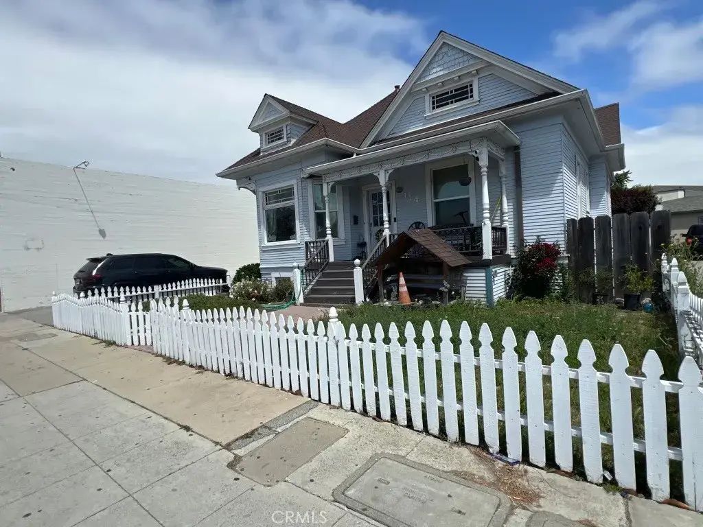 114 Central, Salinas