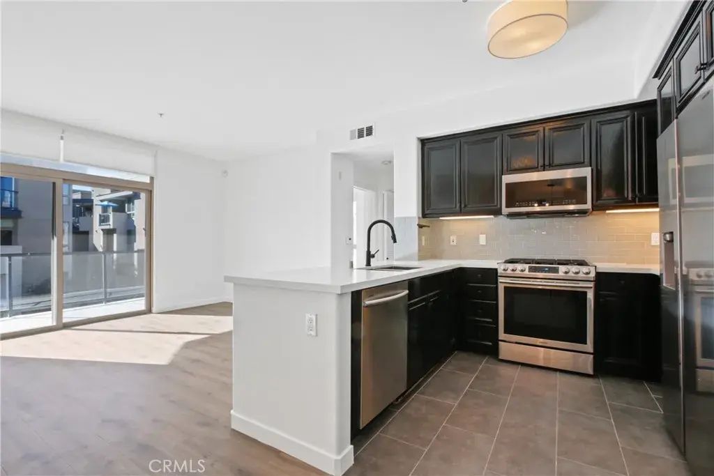 13044 Pacific, Playa Vista