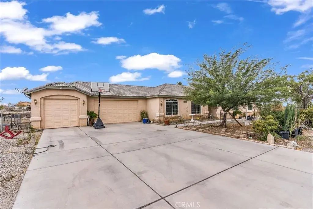 12008 Sierra Vista, Phelan