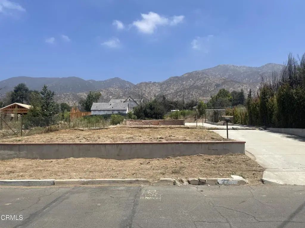 221 E Las Flores, Altadena