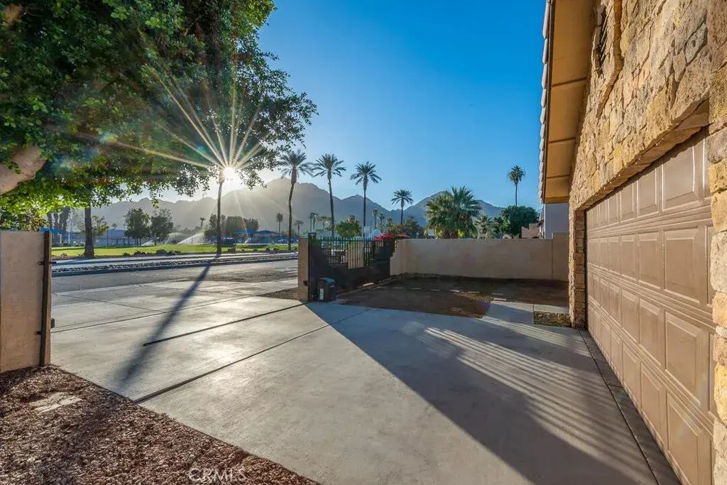 51785 Avenida Bermudas, La Quinta