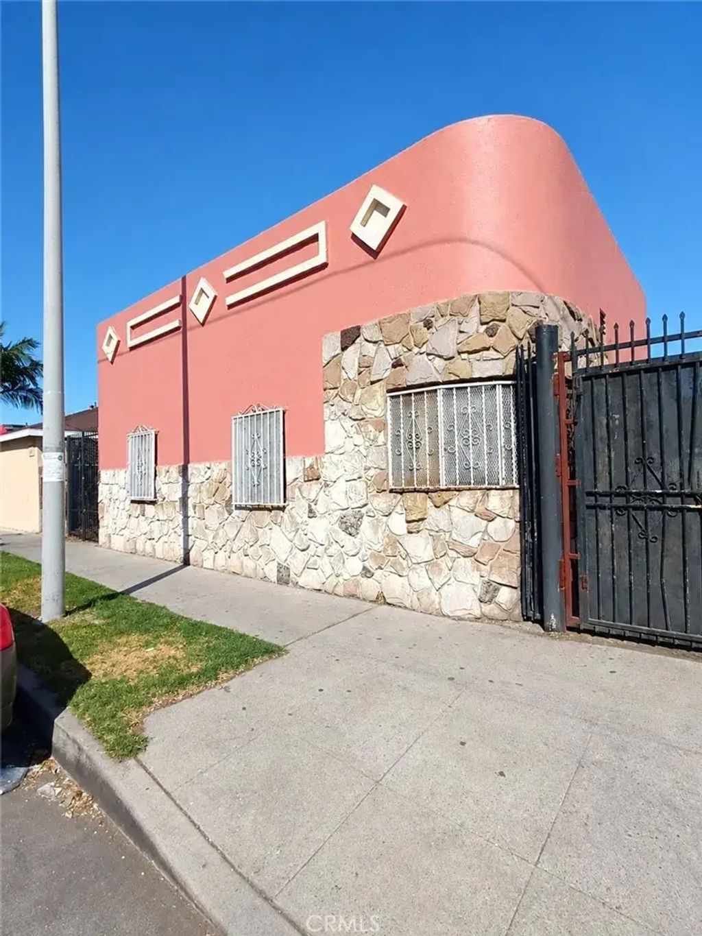 8706 Avalon, Los Angeles