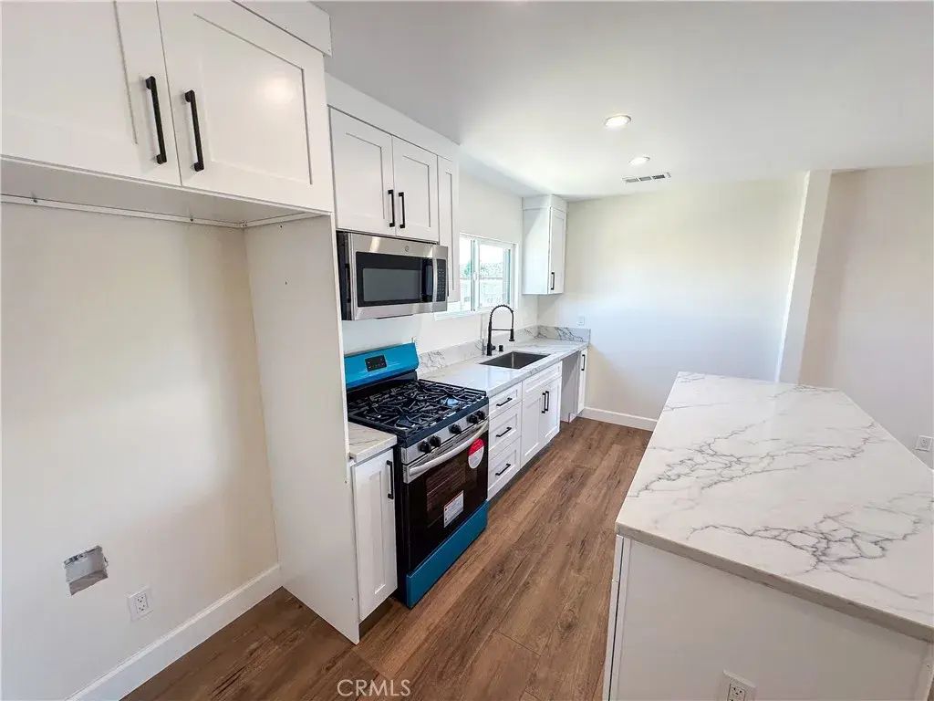 2927 S Redondo Boulevard 4, Los Angeles