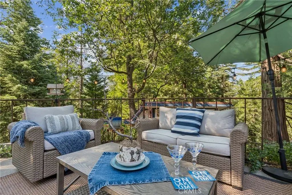 26472 Lake Forest, Twin Peaks
