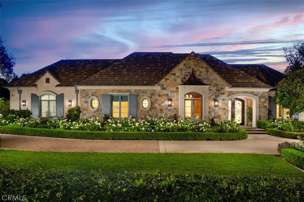 935 W Foothill Boulevard, Arcadia
