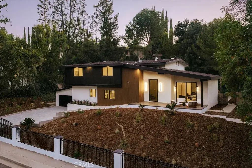 4041 Vanalden Avenue, Tarzana
