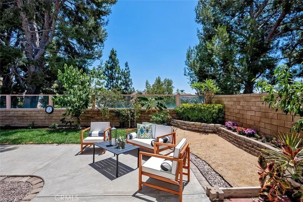 26024 Donegal, Lake Forest
