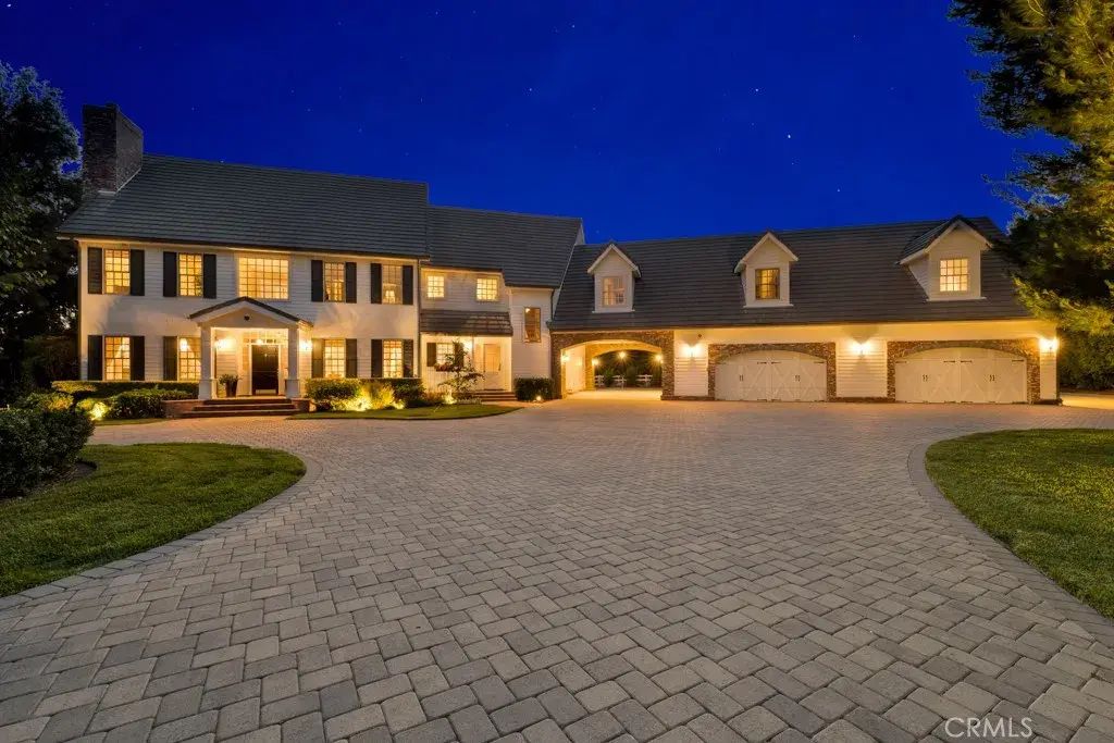 10955 Winnetka Avenue, Chatsworth