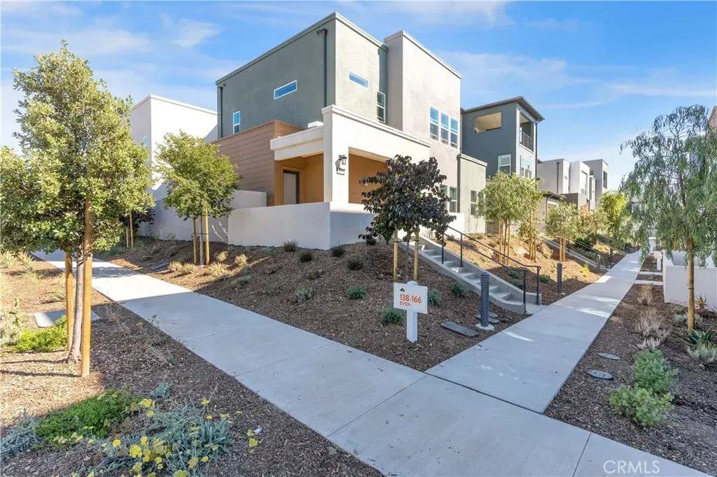 166 Sentosa, Irvine