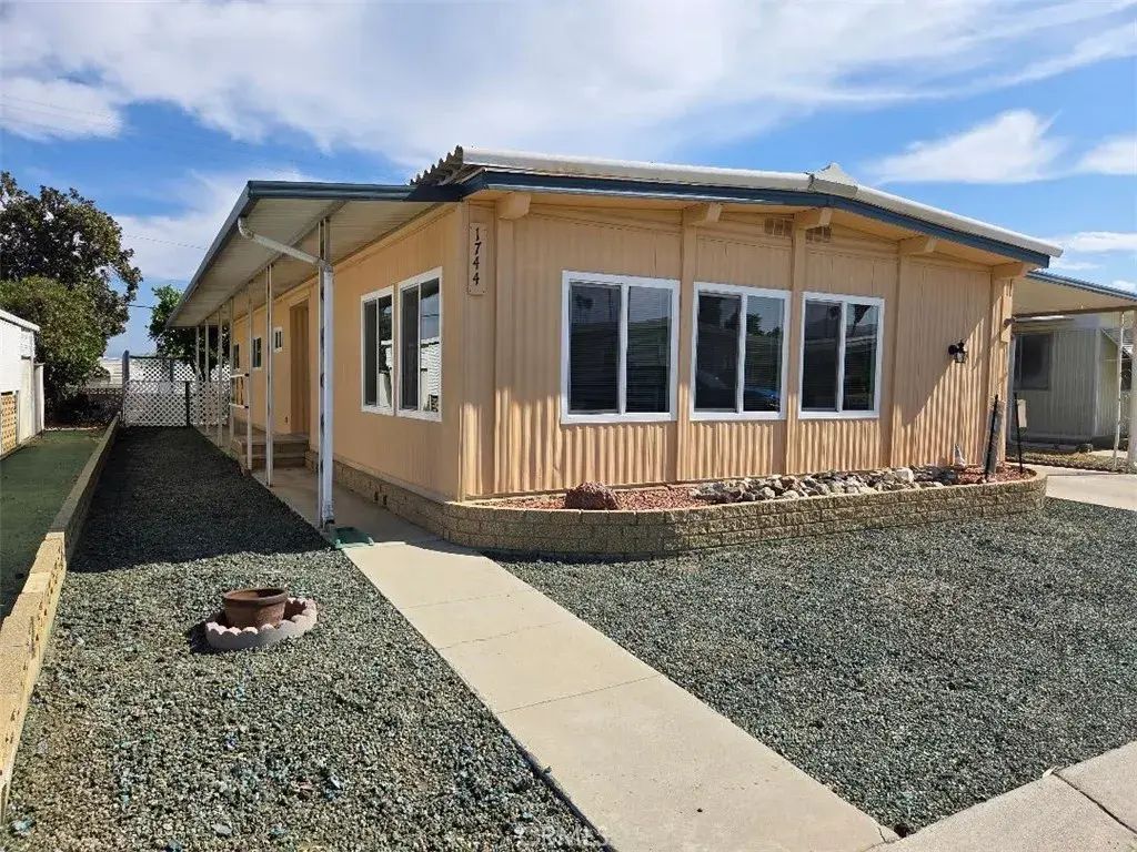 1744 Santiago, Hemet