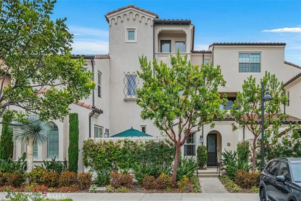 126 Cleverwind, Irvine