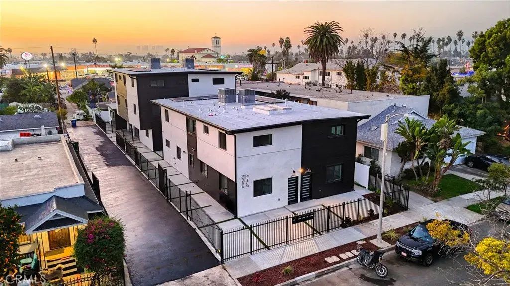 2011 S 8th Avenue, Los Angeles