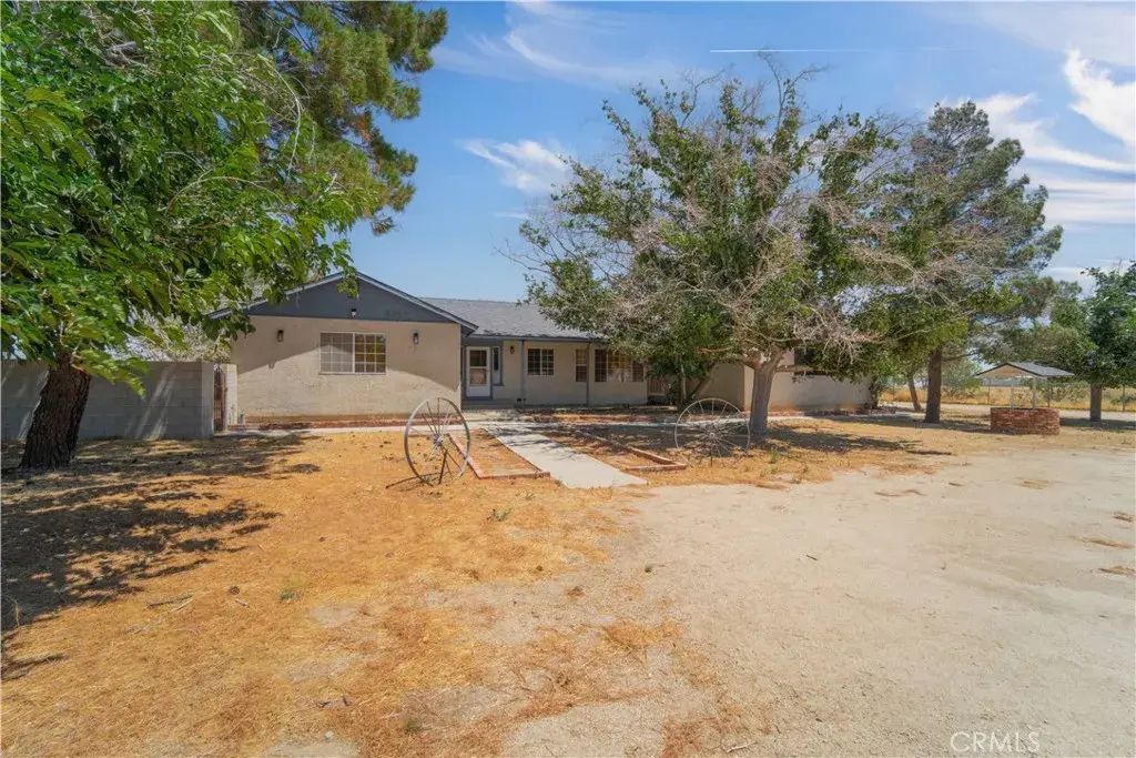 8327 W Avenue I, Lancaster