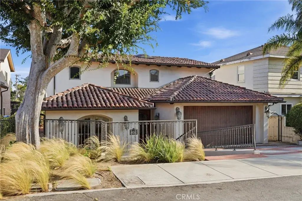 1206 3rd Street, Manhattan Beach