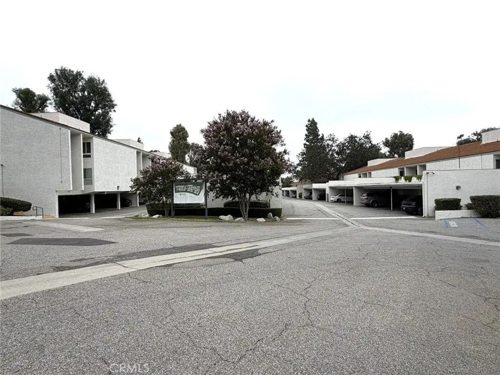 23637 Park Capri #36, Calabasas
