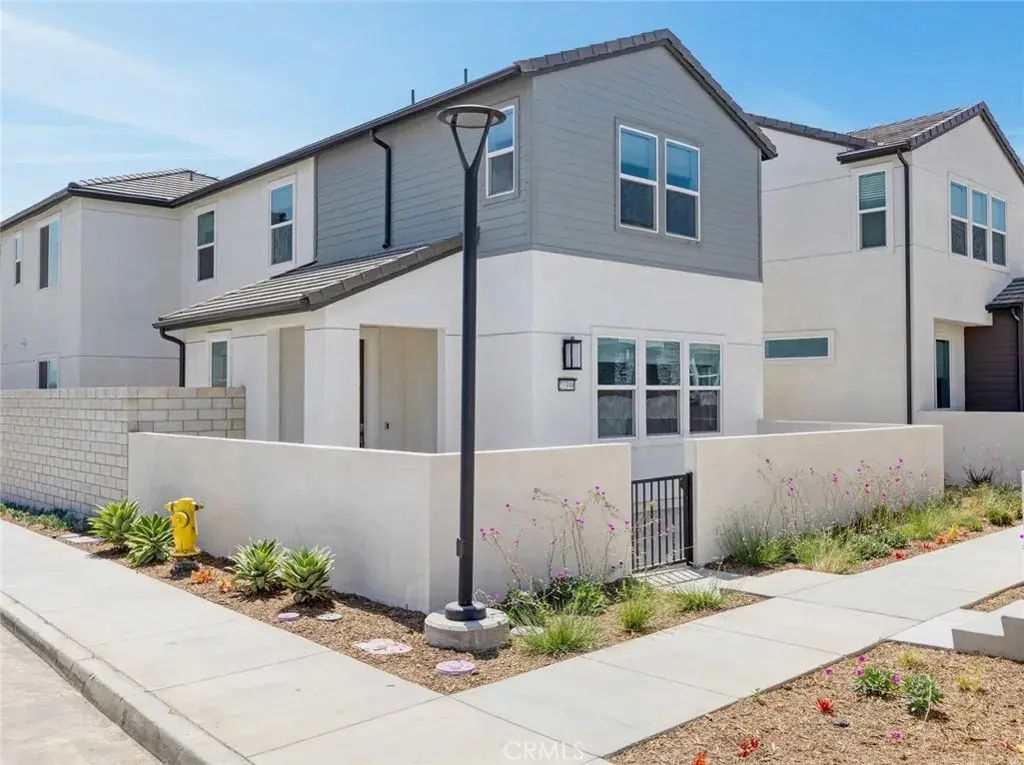 27399 Fox Den Place, Valencia