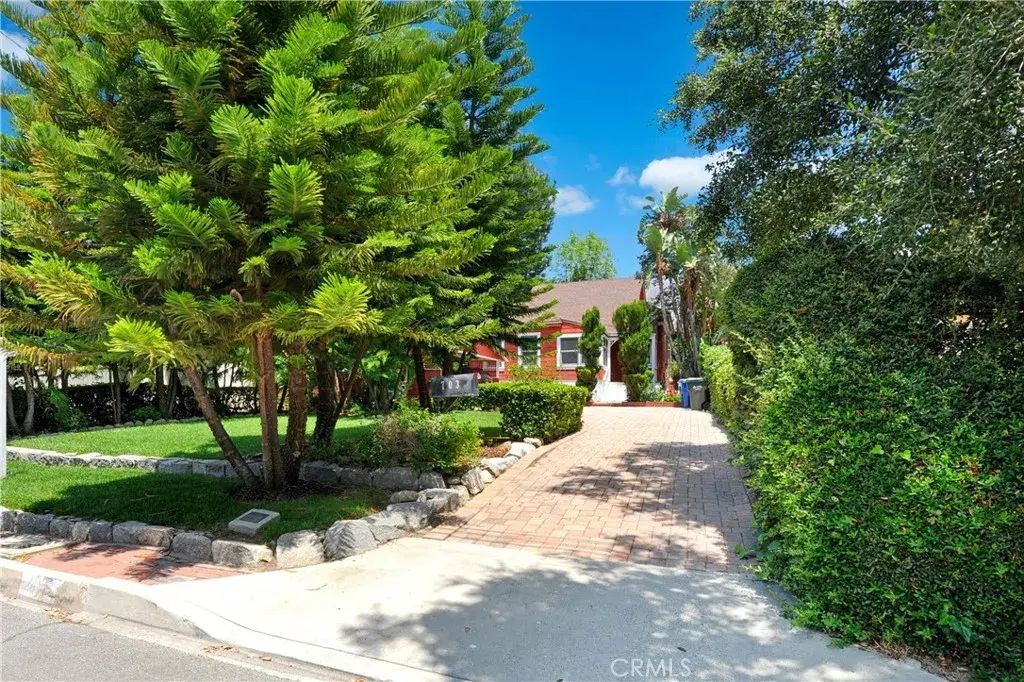 703 Manzanita, Sierra Madre