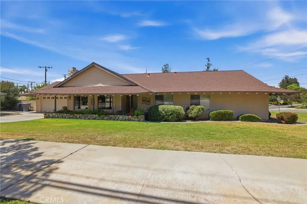 151 E Hilton Ave, Redlands