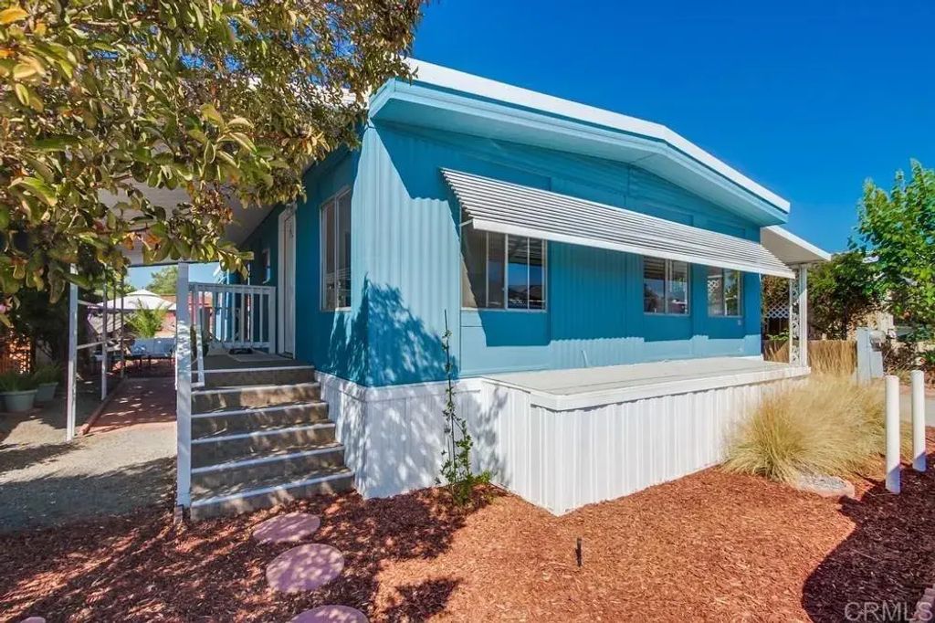 1120 E Mission Road 27, Fallbrook