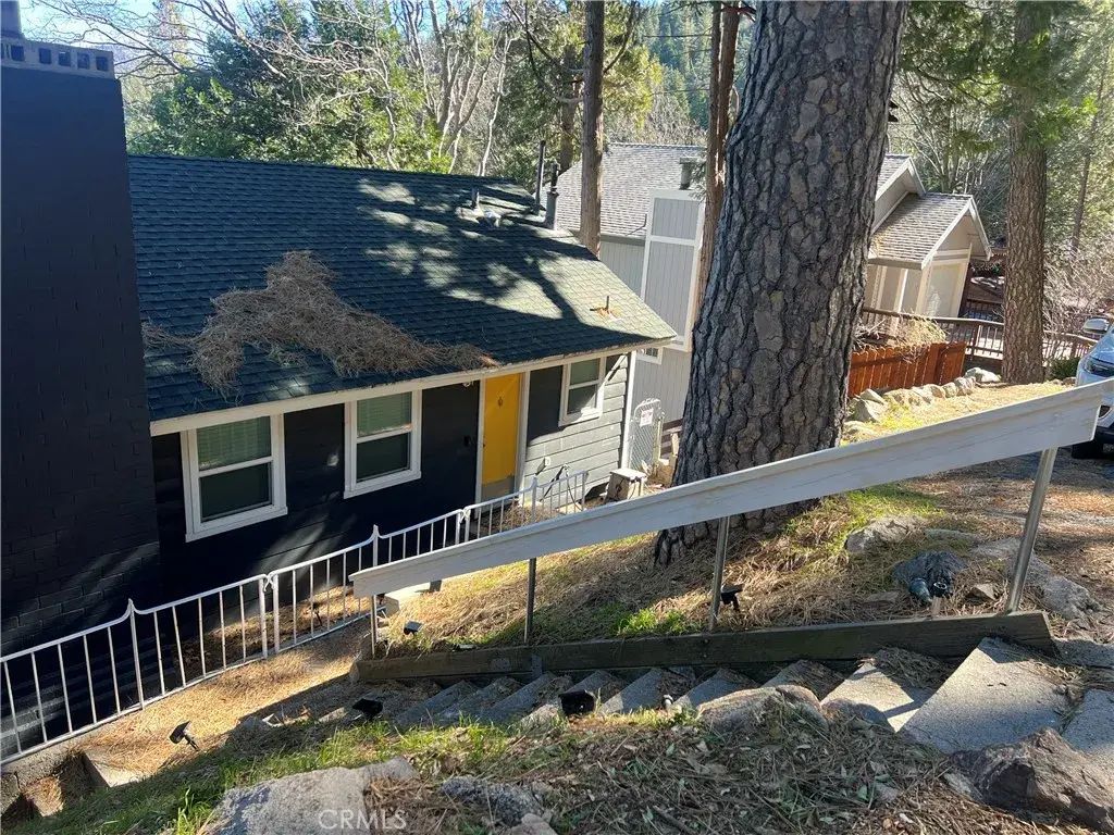 23870 Lakeview, Crestline
