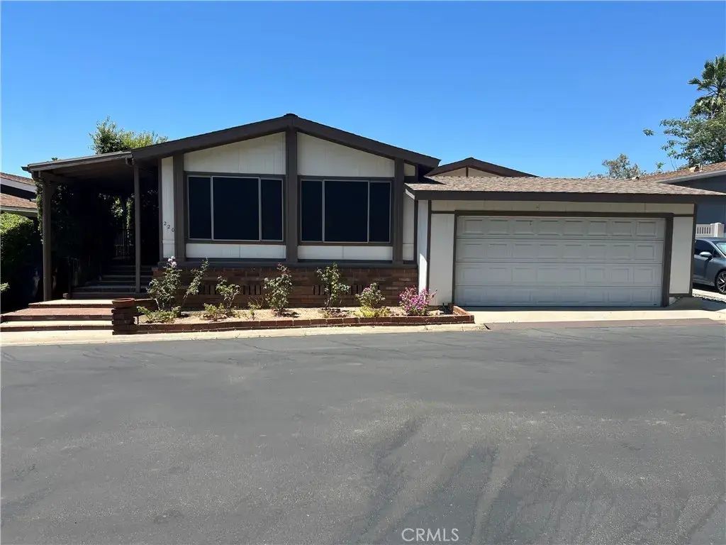 15455 Glenoaks 220, Sylmar