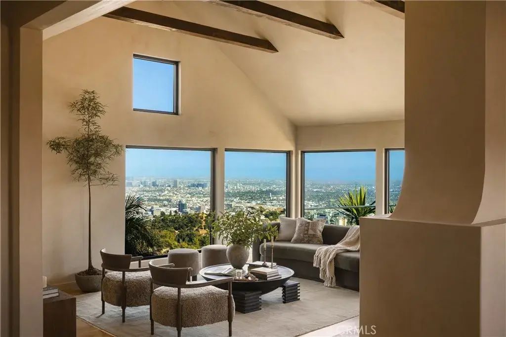 2890 Las Alturas Street, Los Angeles