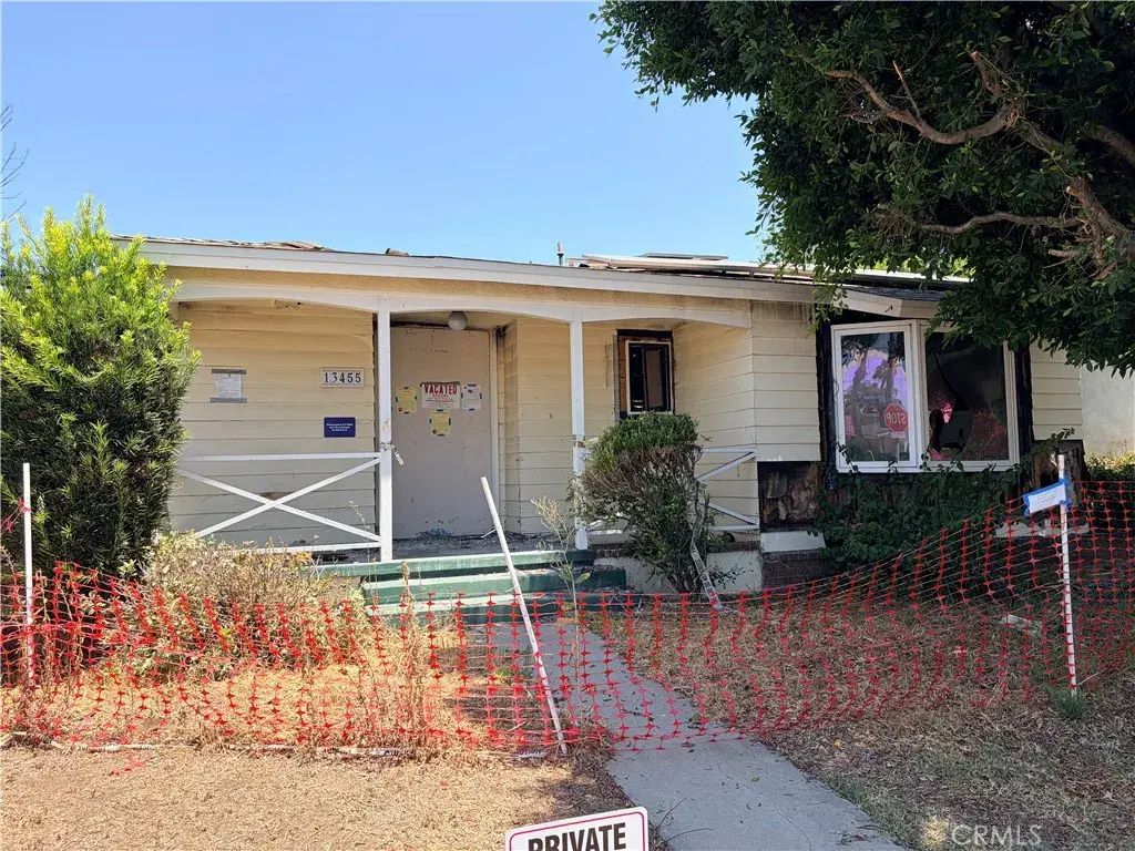 13455 Bassett, Van Nuys