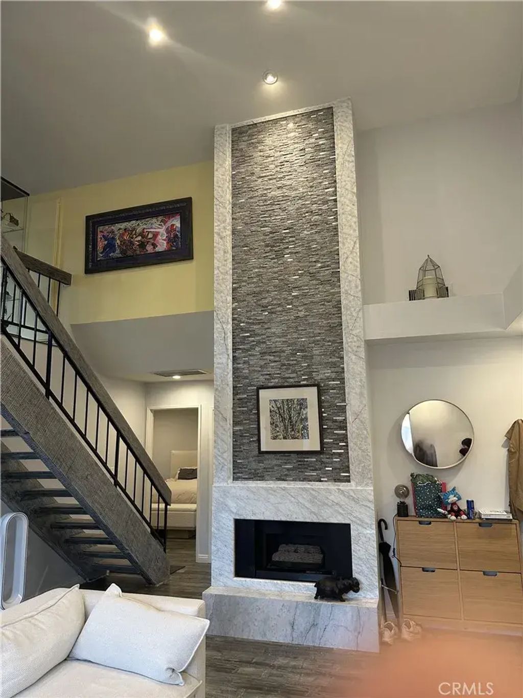 18445 Hatteras Street 402, Tarzana